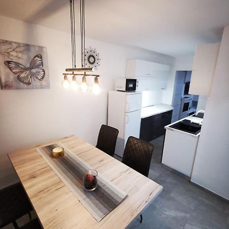 Ema Studio Apartman Karlovac Exterior photo