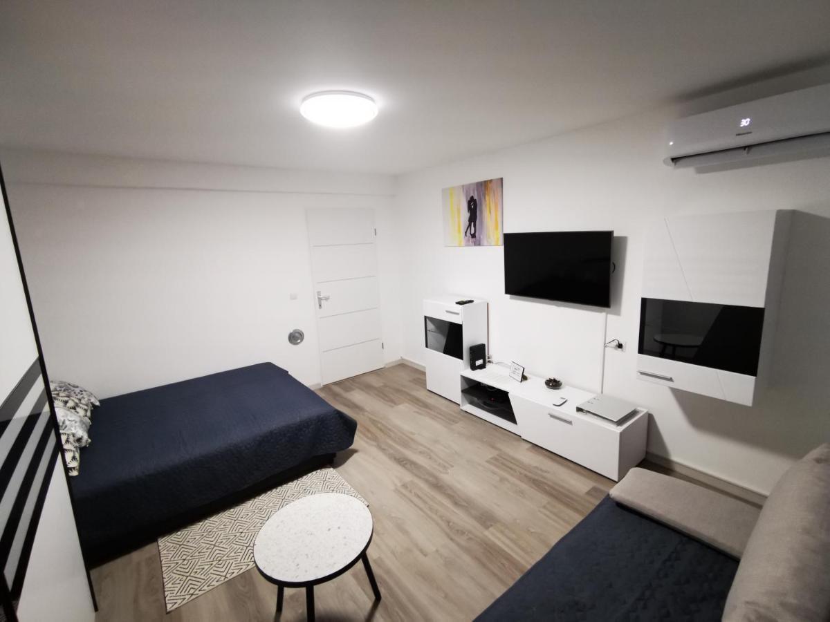 Ema Studio Apartman Karlovac Exterior photo