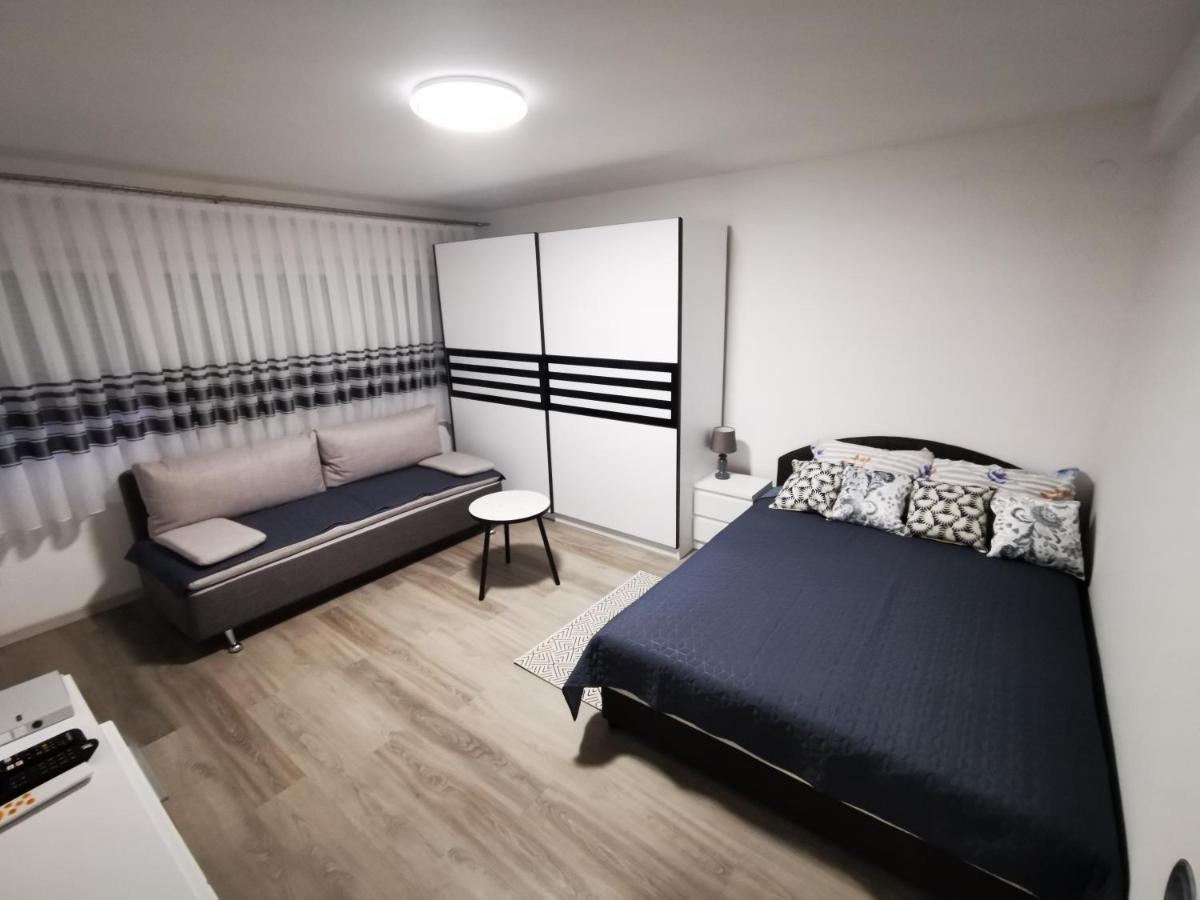 Ema Studio Apartman Karlovac Exterior photo